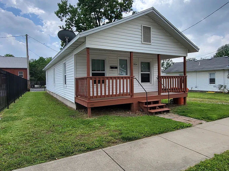 924 E Turner St — Photo 3