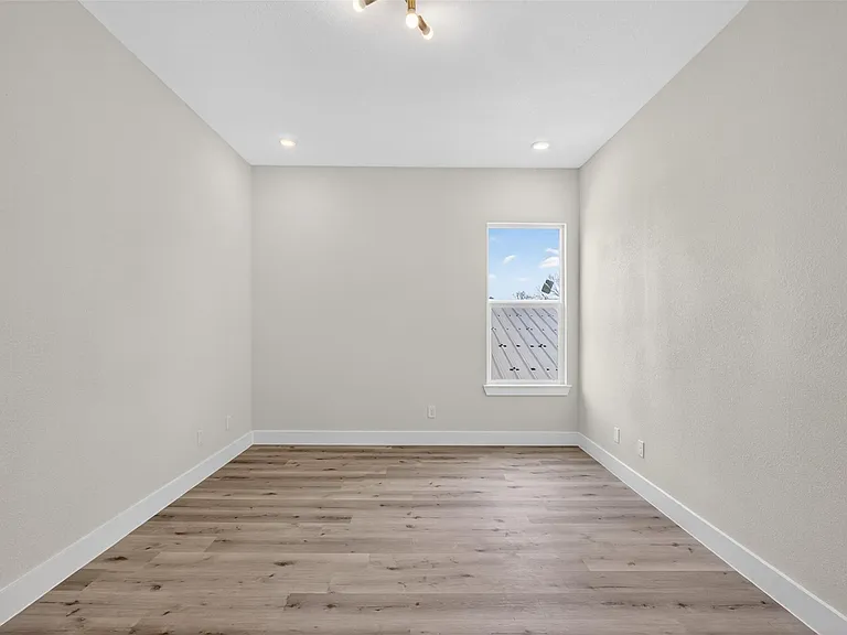 5906 Saint Augustine St #F — Photo 24