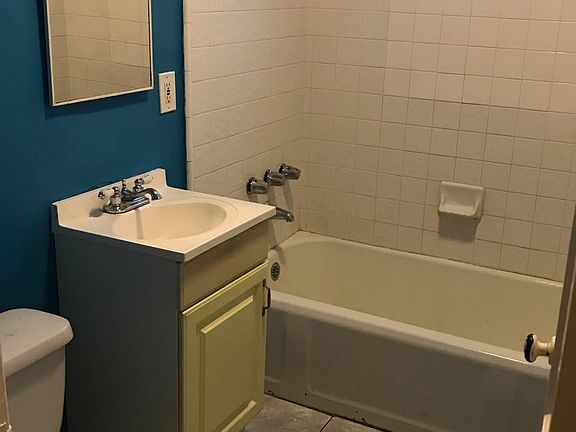 5th image of 14226 Gilmore St