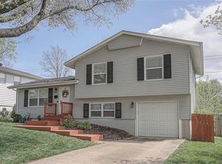 8711 W 90th Ter, Overland Park, KS 66212