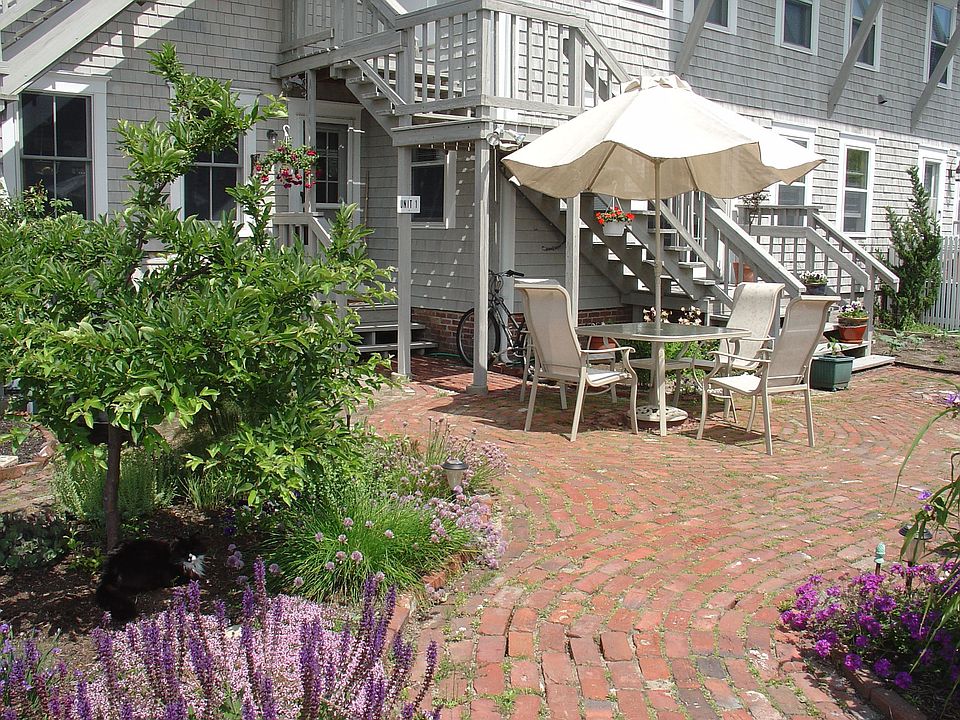 Lots of Exclusive Use Outside Space
