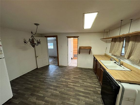 5th image of 1707 N C St