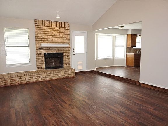 4th image of 7917 Pebblebrook Dr