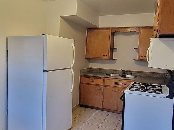 2nd image of 2508 Glenwood Ave #1