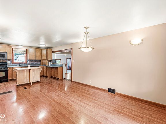 5th image of 3830 S Olney St