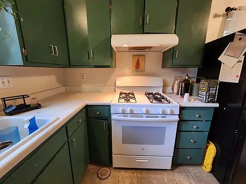 Newer gas range and oven, hood exhaust, Formica countertops