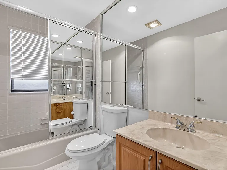 870 NW 32nd Ave — Photo 32