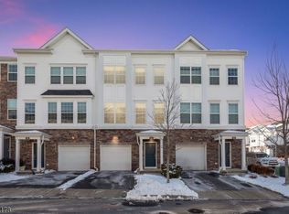 302 Saratoga Ct, Branchburg, NJ 08876