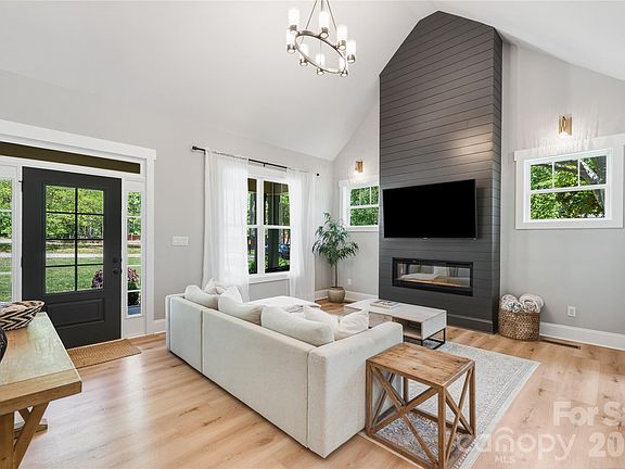 3rd image of 10430 Connell Rd