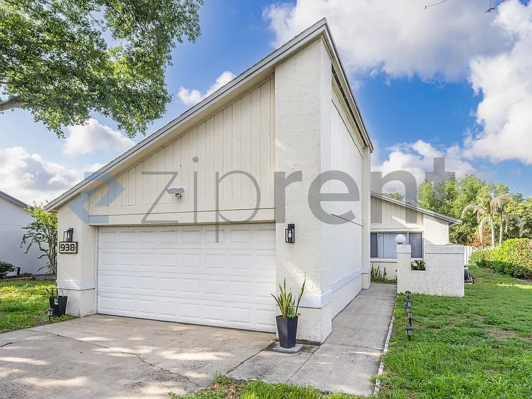 938 Saint Croix Ct — Photo 2
