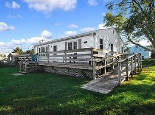 58 Chestnut Ave, Narragansett, RI 02882