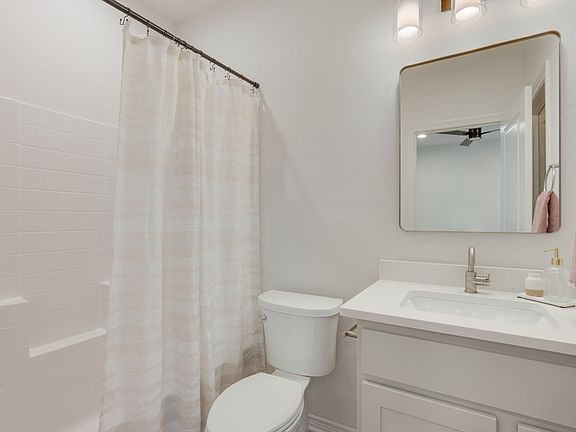 5th image of 220 Richards St