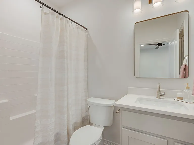 Azura Residences — Photo 10