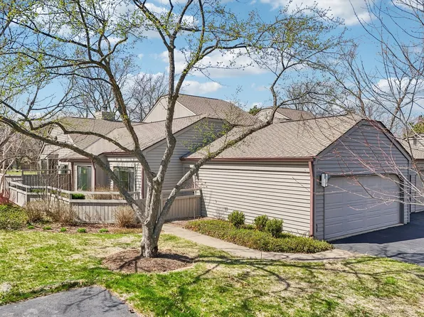 718 Shoreline Rd, Lake Barrington, IL 60010