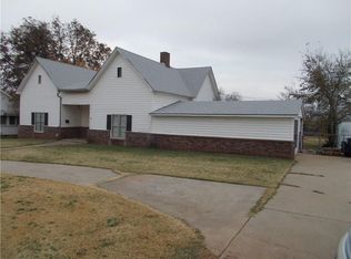 1027 S 5th St, Chickasha, OK 73018