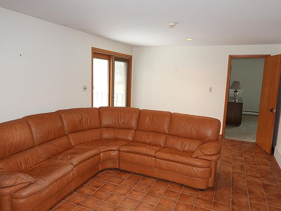 3rd image of 390 Lebrun Rd