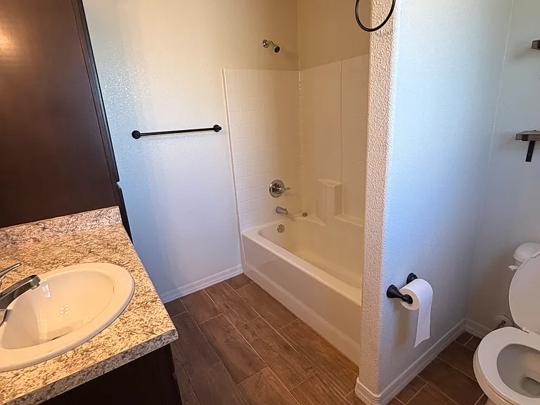 2627 S 18th Dr — Photo 11