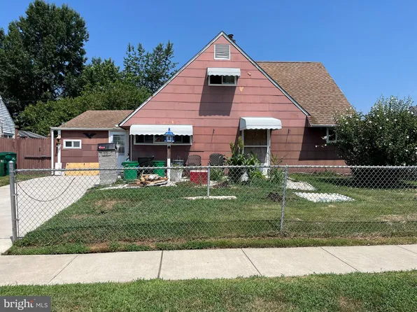 50 Autumn Ln, Levittown, PA 19055