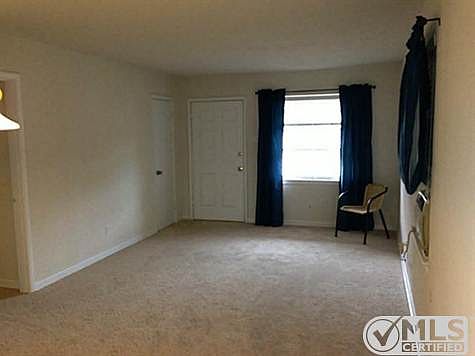 2nd image of 925 E Boyce Ave