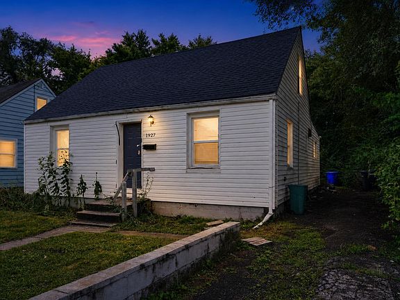 3rd image of 1927 Gault St