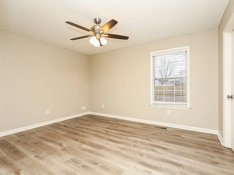 403 Watersedge Ln — Photo 8
