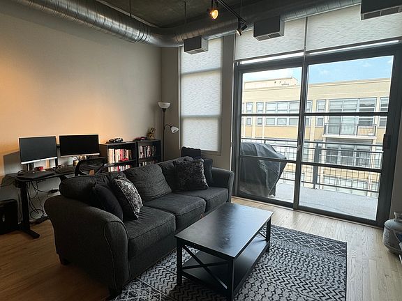 4th image of 900 N Kingsbury St APT 1105