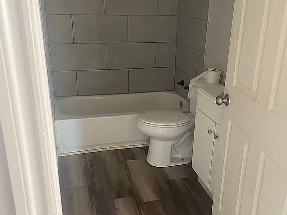 5th image of 801 W Farm St