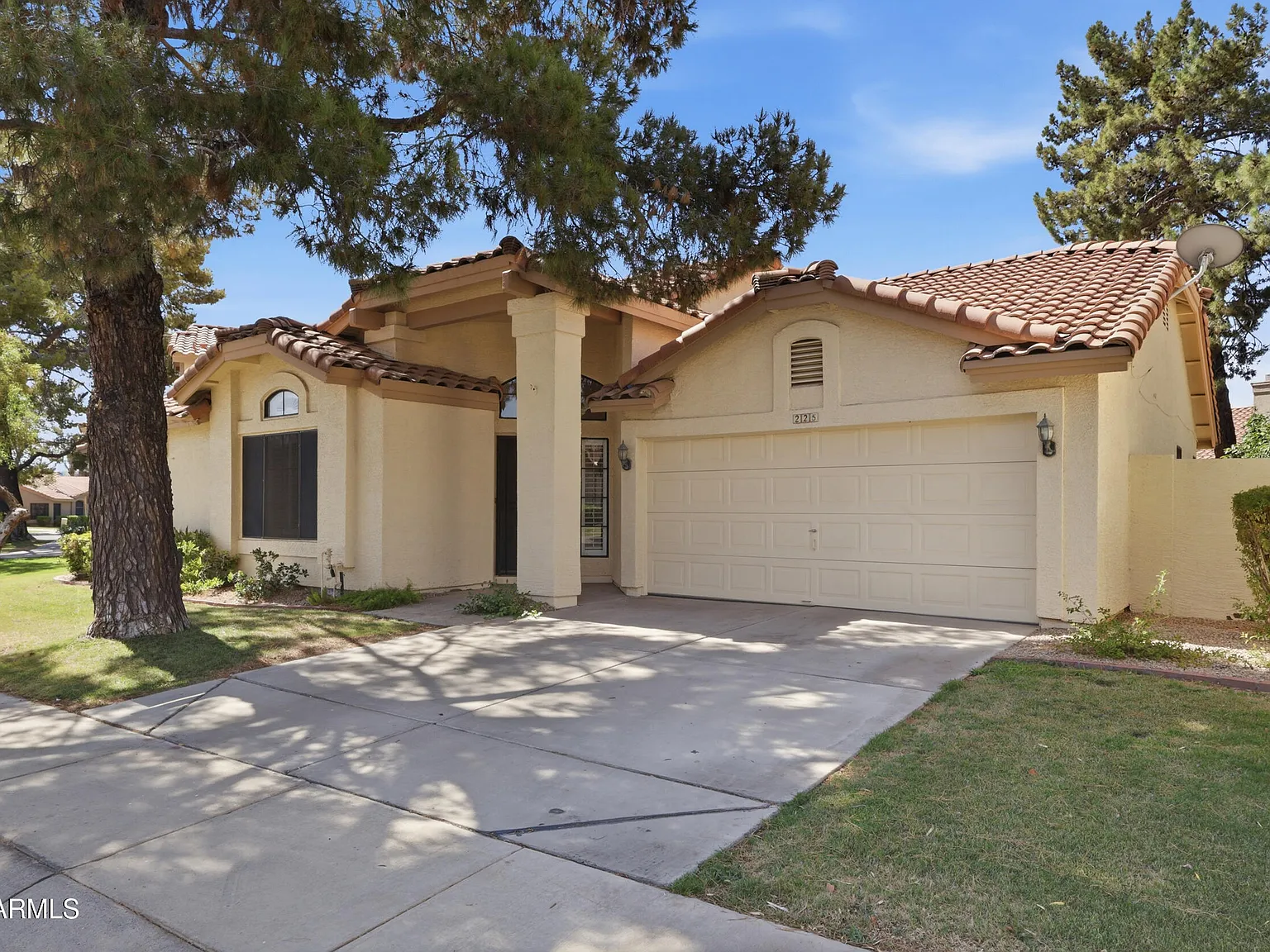 3 bed, 2.0 bath, 1592 sqft, $2,600 — Photo 2