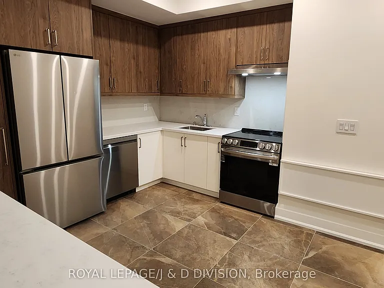 2579 Yonge St #202 — Photo 11