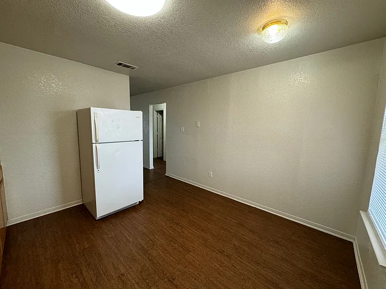 3301 Barcelona Dr — Photo 7