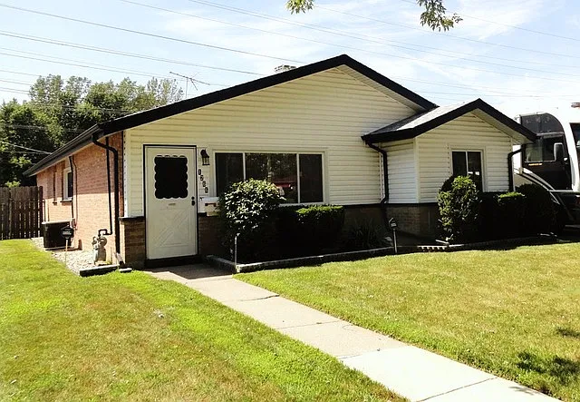 1266 Balmoral Ave photo 1