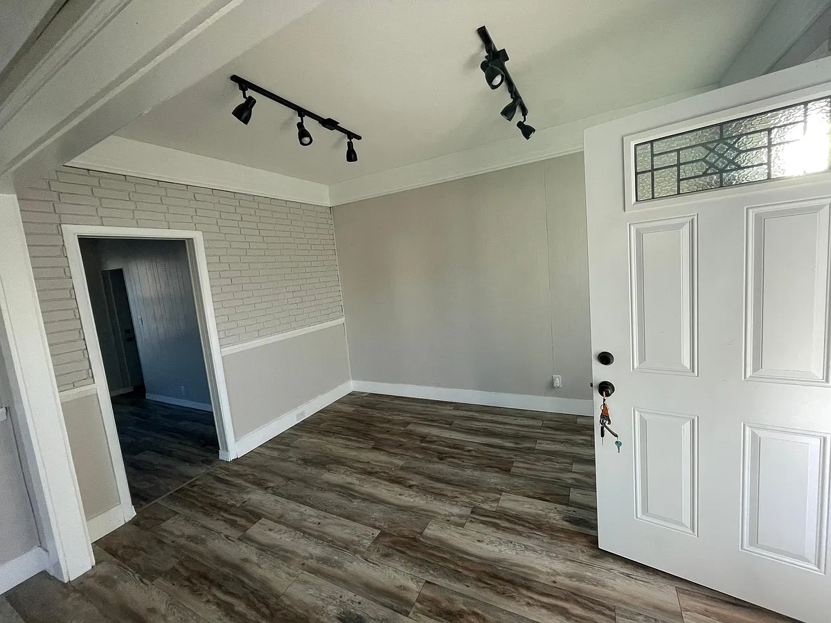 Building Photo - 60 Pocasset St #1