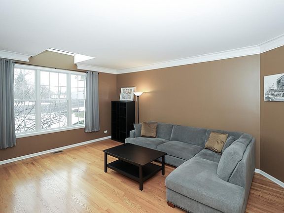 2nd image of 29W523 Cerny Cir