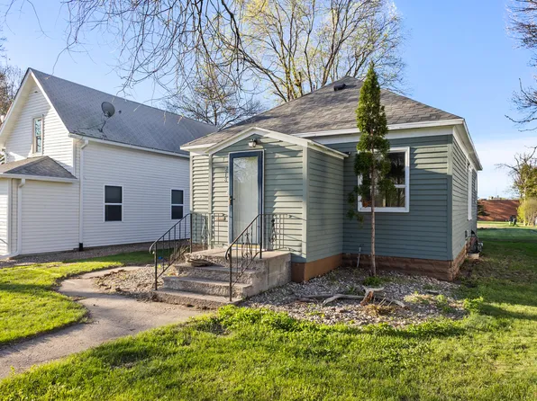 218 8th St, Brookings, SD 57006