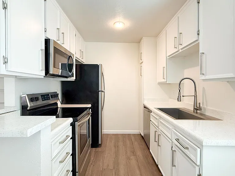 2625 Highland Ave — Photo 12