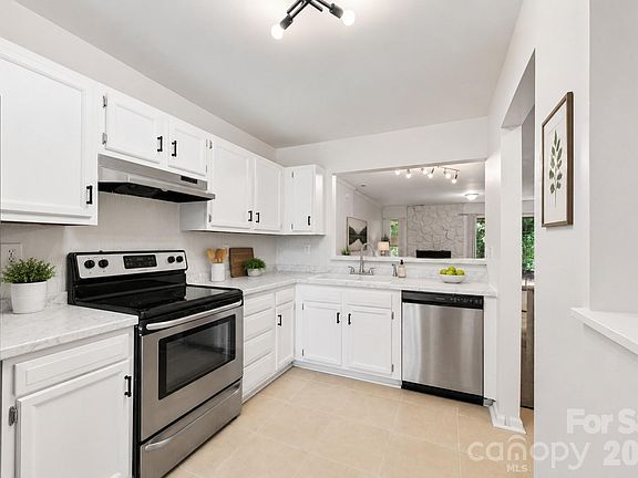 3rd image of 6216 Windsor Gate Ln
