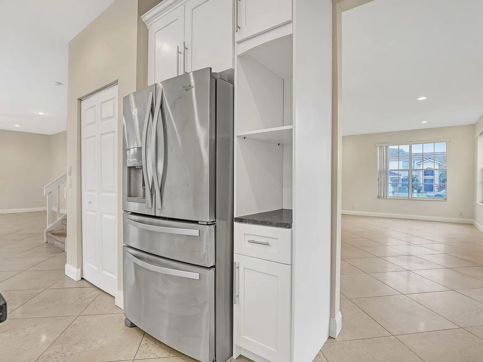 4 bed, 2.5 bath, 2882 sqft, $5,200 — Photo 4
