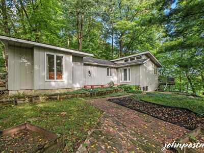 6811 Burger Dr SE, Grand Rapids, MI, 49546