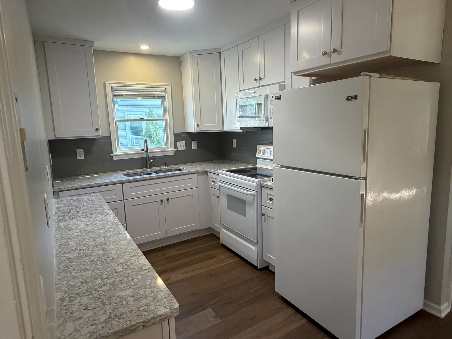 2 bed, 800 sqft, $1,950 — Photo 3