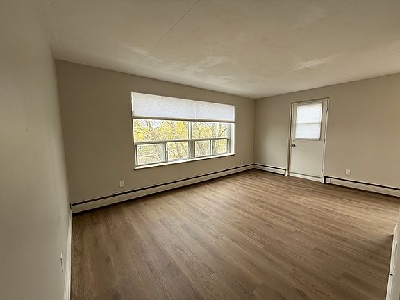 3rd image of 105 Water St
