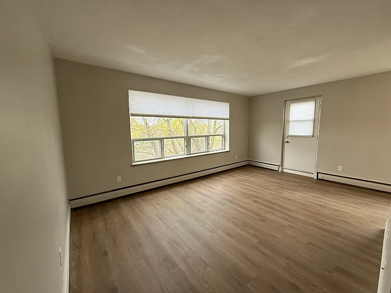 105 Water St — Photo 3
