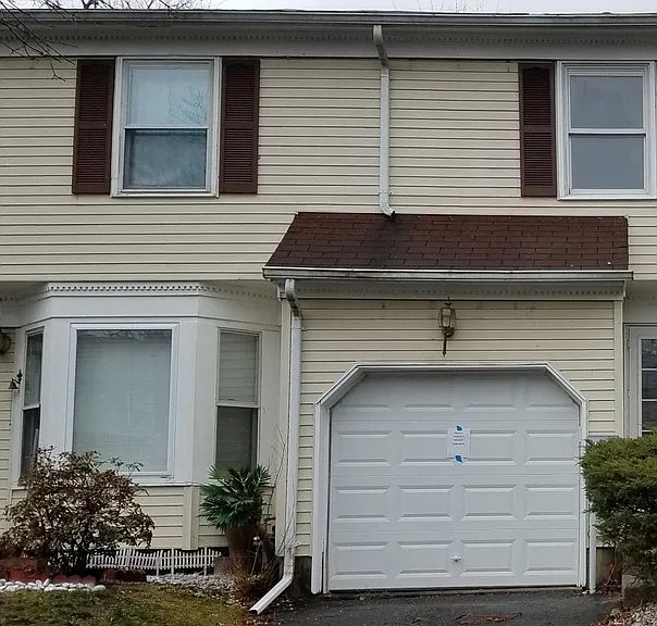 2 Carriage Ln #2 — Photo 1