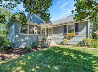 915 N Eagle St, Naperville, IL 60563