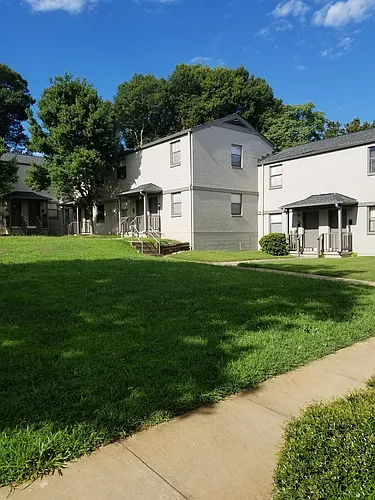 1209 Memorial Dr SE Photo 1