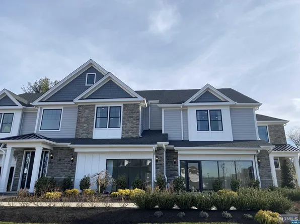 90 Woodmont Circle Riv, Westwood, NJ 07675