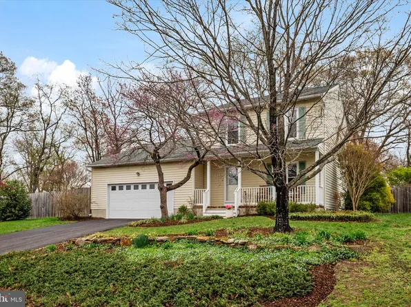 206 Armstrong Ln, Pasadena, MD 21122