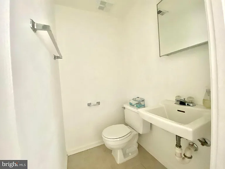 7351 Crestleigh Cir — Photo 18