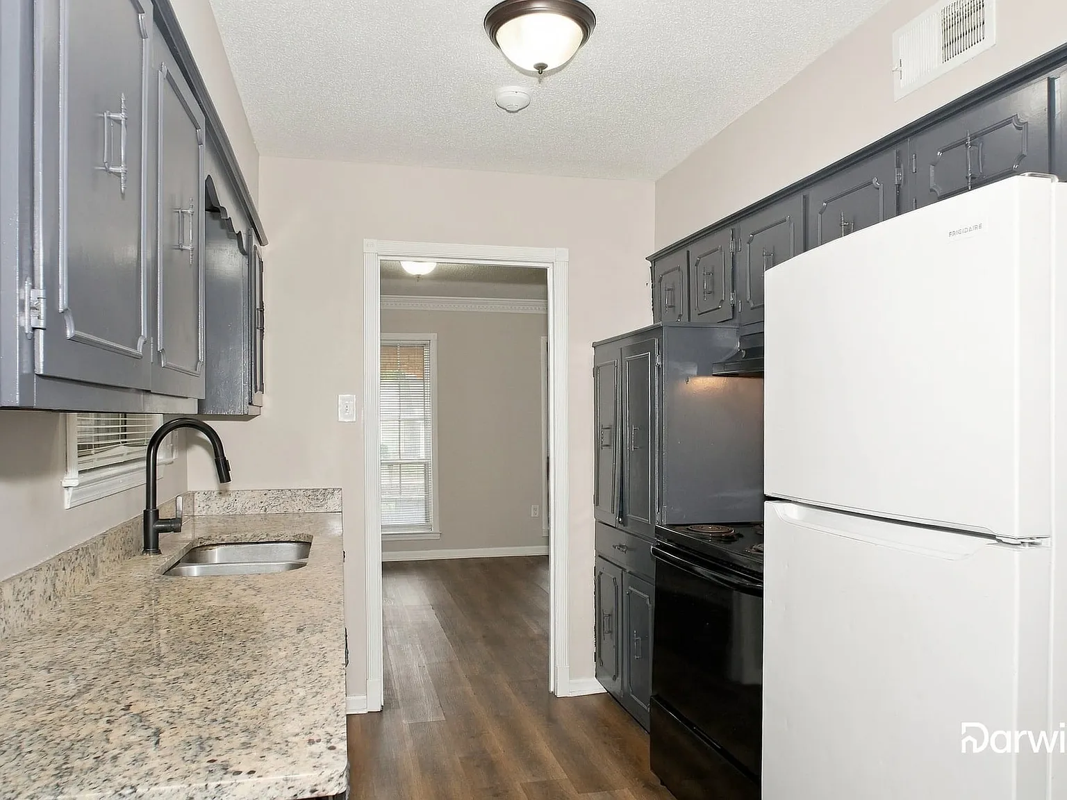 4 bed, 2.0 bath, 1610 sqft, $1,435 — Photo 2