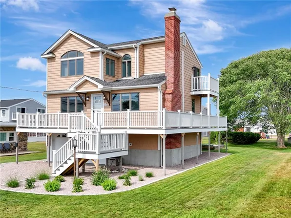 17 Lawton Ave, Westerly, RI 02891