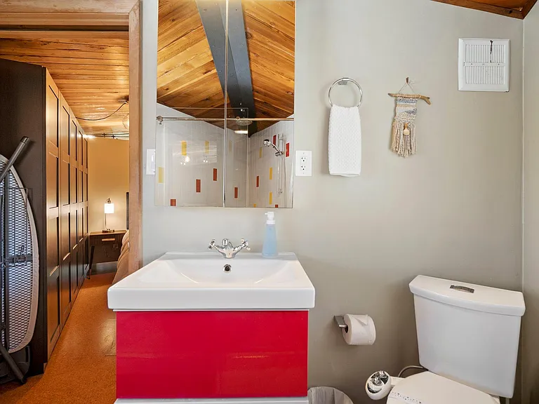 Upstairs bathroom